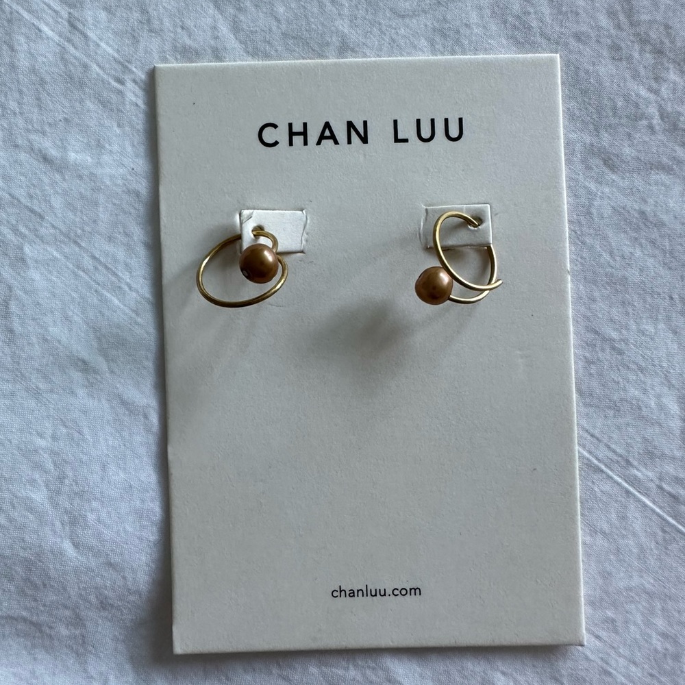 Chan Luu Faceted Labradorite Eternal Spiral Huggie Earrings in Gold